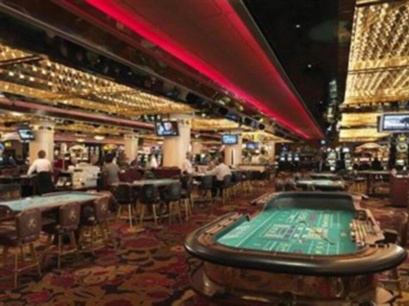 Hosted poker-inspired evening in a restaurant setting